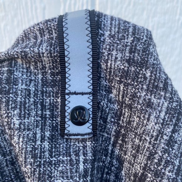 Lululemon Vinyasa Scarf Black White OS - Picture 5 of 6